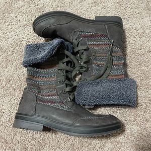 Gray fleece cuffed Rocket Dog Boots